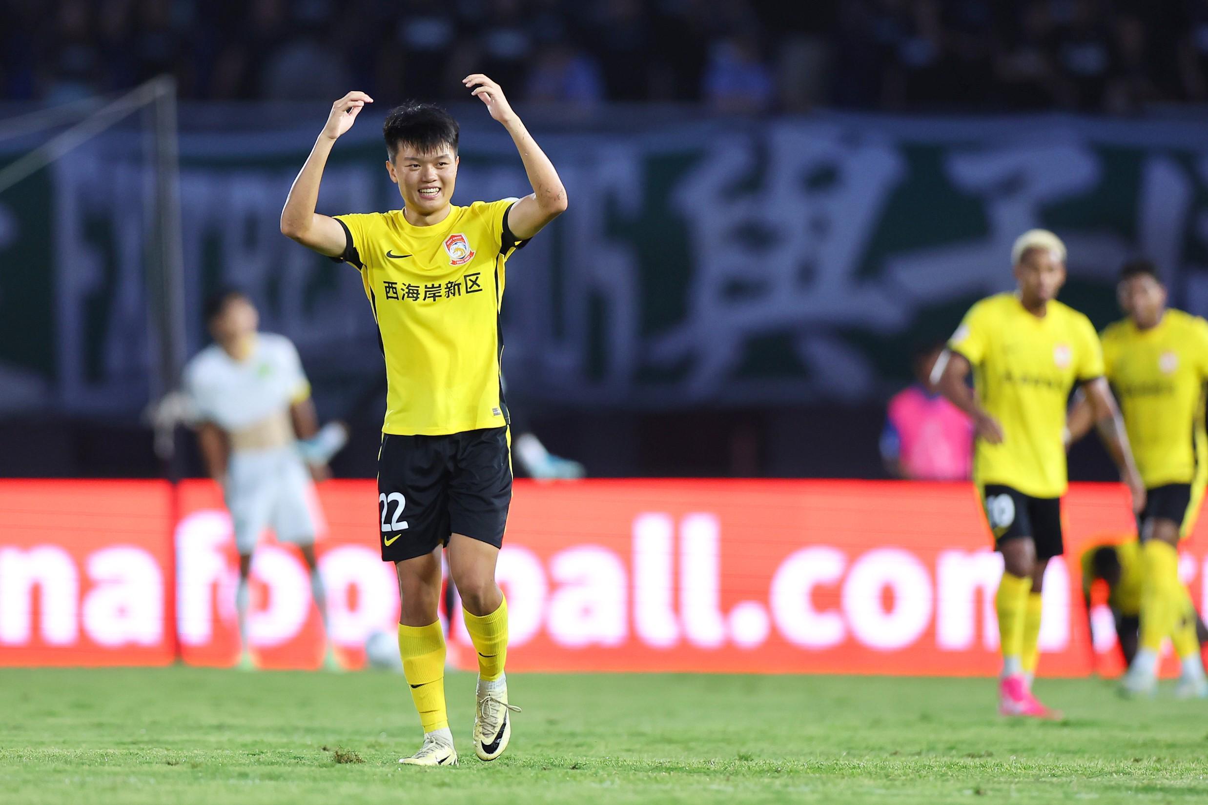 云开官网-德转：杨希转会上海海港的转会费为143万欧元